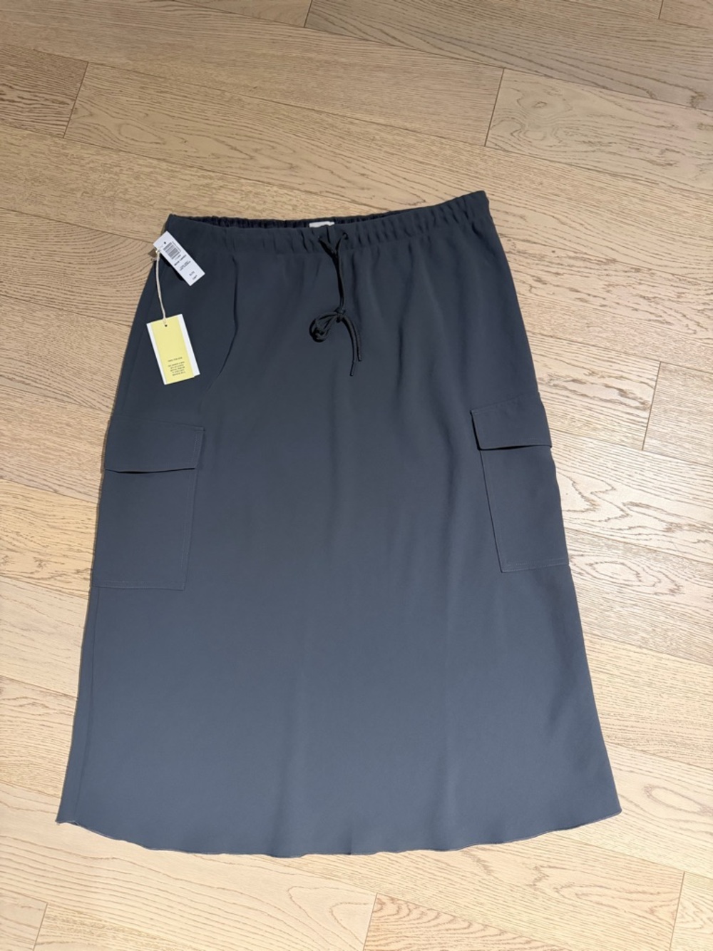 Wilfred by Aritzia Women’s Grey Cargo Pocket Midi Skirt - Drawstring Waist